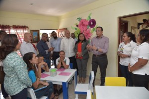 Peña Mirabal lleva soluciones escuelas Hermanas Mirabal